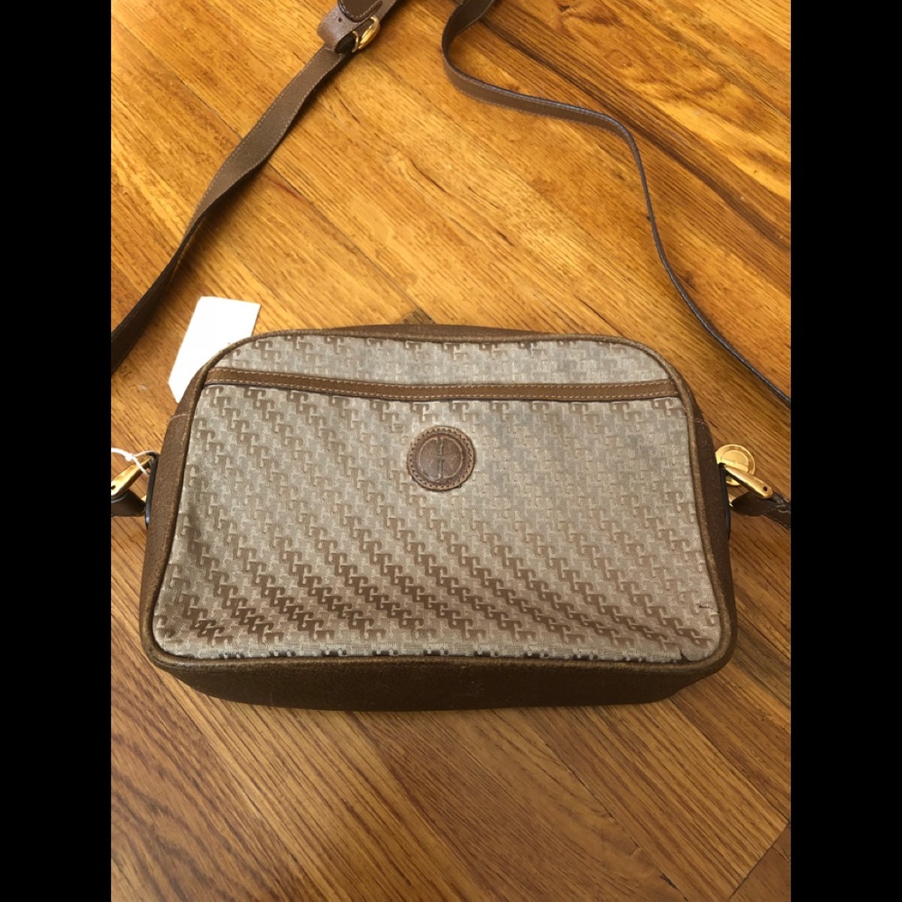 Gucci Purse.